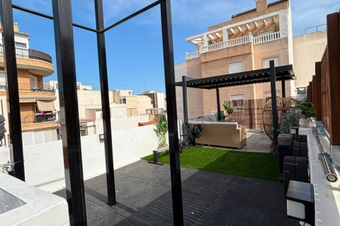 Villa till salu i Torrevieja, Alicante, Spanien 4 sovrum, 180 kvm. Nr. 190182 - foto 28