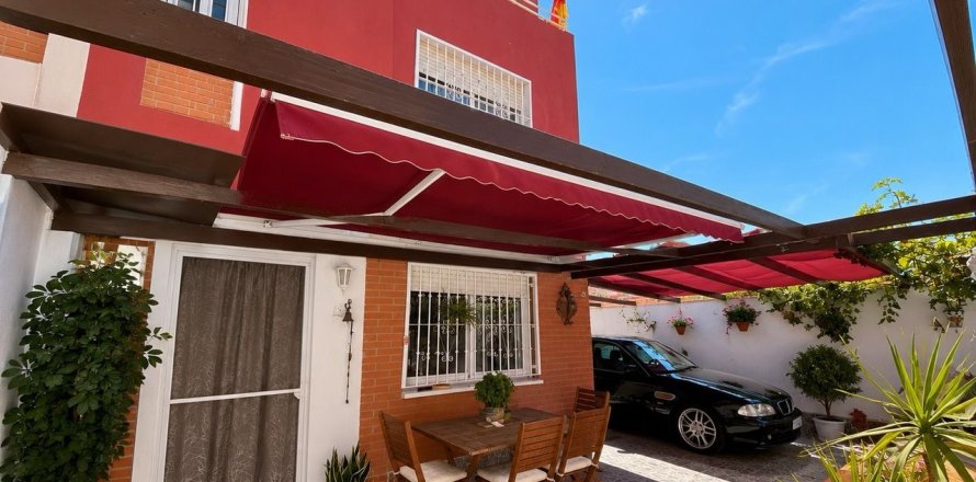 Townhouse in Torrevieja, Alicante, Spain 2 bedrooms, 71 sq.m. No. 190179