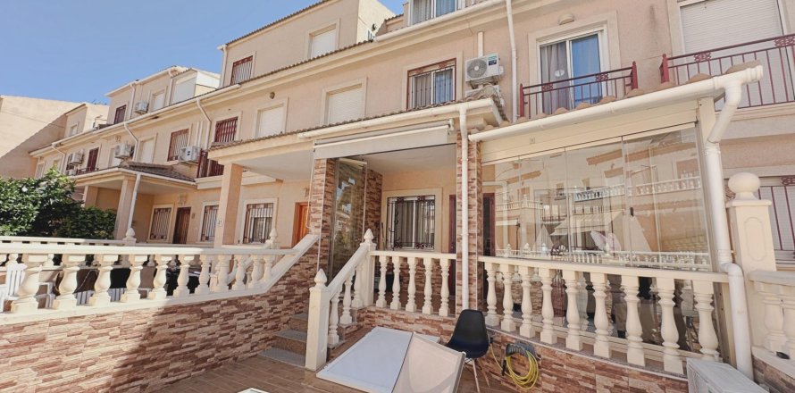 Townhouse in La Zenia, Alicante, Spain 3 bedrooms, 110 sq.m. No. 190181