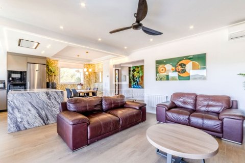 Huvila myytävänä Sitges, Barcelona, Espanja, 5 makuuhuonetta, 178 m2 No. 161411 - kuva 3