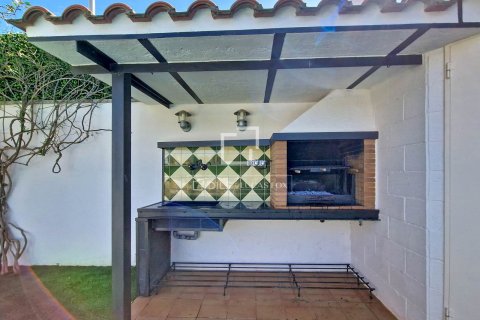 Villa for sale in Vilanova i la Geltru, Barcelona, Spain 4 bedrooms, 201 sq.m. No. 161410 - photo 24