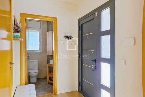 Villa for sale in Vilanova i la Geltru, Barcelona, Spain 4 bedrooms, 201 sq.m. No. 161410 - photo 4