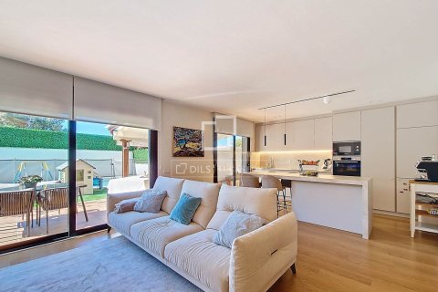 Villa for sale in Vilanova i la Geltru, Barcelona, Spain 4 bedrooms, 201 sq.m. No. 161410 - photo 2