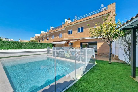 Villa in Vilanova i la Geltru, Barcelona, Spain 4 bedrooms, 201 sq.m. No. 161410
