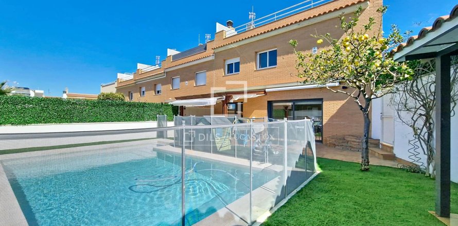 Villa in Vilanova i la Geltru, Barcelona, Spain 4 bedrooms, 201 sq.m. No. 161410