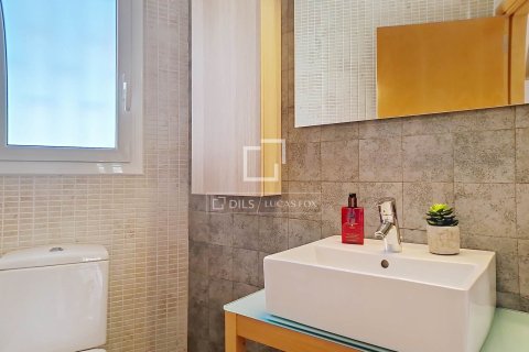 Villa for sale in Vilanova i la Geltru, Barcelona, Spain 4 bedrooms, 201 sq.m. No. 161410 - photo 5