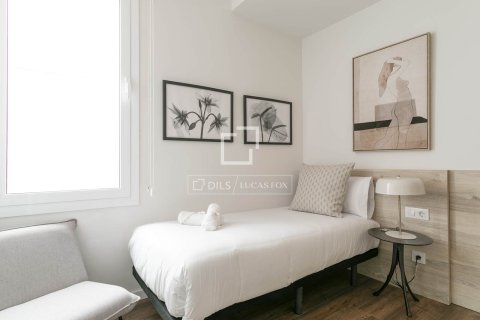 Lägenhet till salu i Barcelona, Spanien 3 sovrum, 84 kvm. Nr. 161408 - foto 25