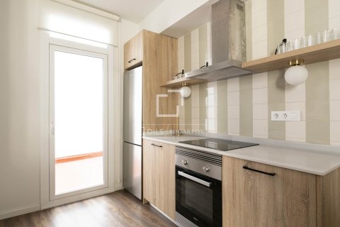 Lägenhet till salu i Barcelona, Spanien 3 sovrum, 84 kvm. Nr. 161408 - foto 15