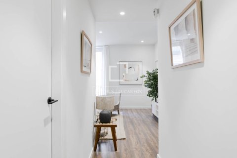 Lägenhet till salu i Barcelona, Spanien 3 sovrum, 84 kvm. Nr. 161408 - foto 17