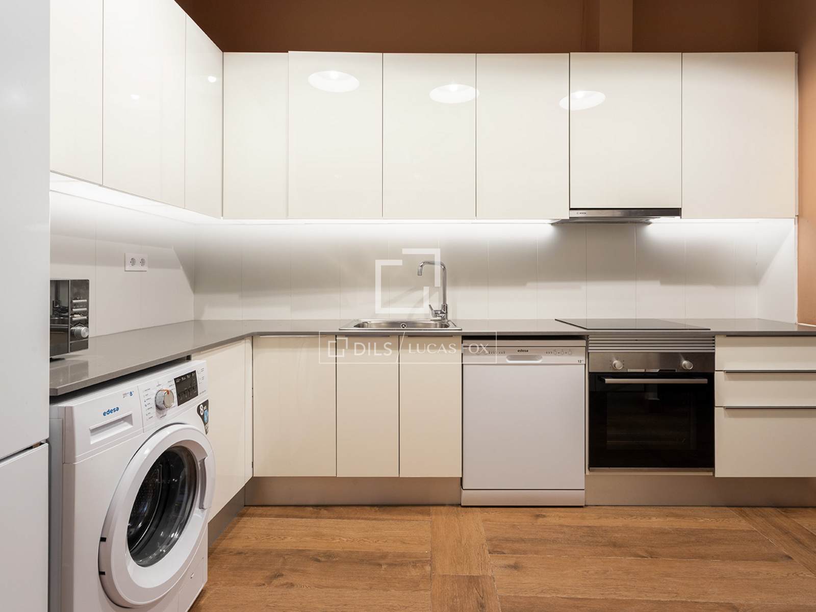 Apartment in Barcelona, Spain 2 bedrooms, 105 sq.m. No. 161407