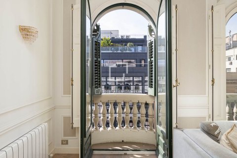 Lägenhet till salu i Barcelona, Spanien 5 sovrum, 236 kvm. Nr. 161441 - foto 6