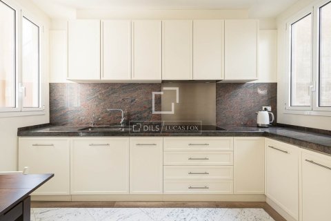 Lägenhet till salu i Barcelona, Spanien 5 sovrum, 236 kvm. Nr. 161441 - foto 14