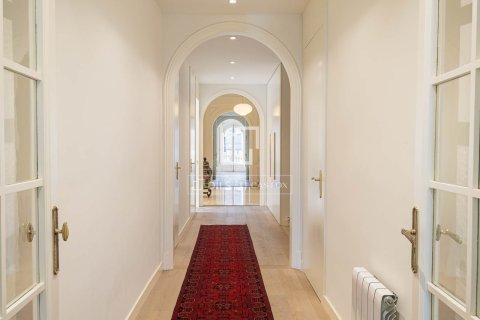 Lägenhet till salu i Barcelona, Spanien 5 sovrum, 236 kvm. Nr. 161441 - foto 17