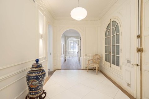 Lägenhet till salu i Barcelona, Spanien 5 sovrum, 236 kvm. Nr. 161441 - foto 12