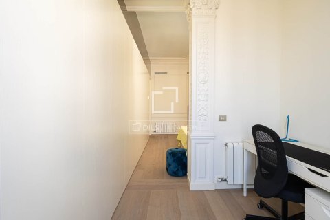 Lägenhet till salu i Barcelona, Spanien 5 sovrum, 236 kvm. Nr. 161441 - foto 30