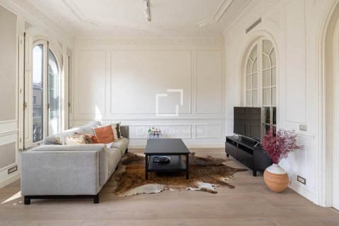 Lägenhet till salu i Barcelona, Spanien 5 sovrum, 236 kvm. Nr. 161441 - foto 4