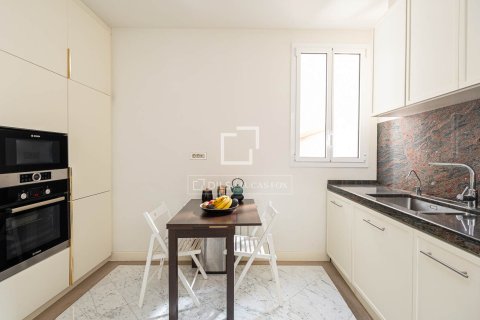 Lägenhet till salu i Barcelona, Spanien 5 sovrum, 236 kvm. Nr. 161441 - foto 13