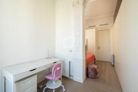 Lägenhet till salu i Barcelona, Spanien 5 sovrum, 236 kvm. Nr. 161441 - foto 27