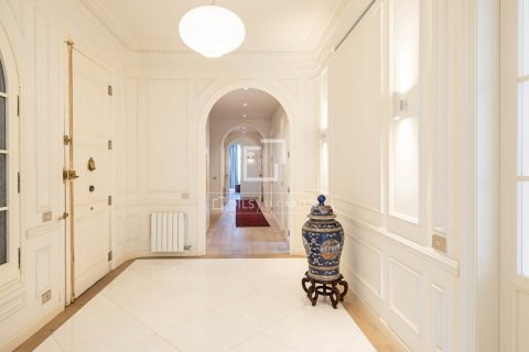 Lägenhet till salu i Barcelona, Spanien 5 sovrum, 236 kvm. Nr. 161441 - foto 11