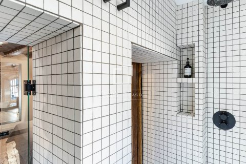 Apartment for sale in Barcelona, Spain 1 bedroom, 90 sq.m. No. 161445 - photo 19