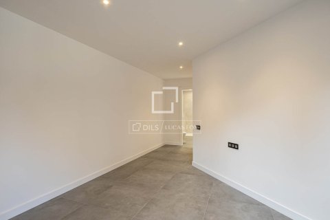 Lägenhet till salu i Barcelona, Spanien 3 sovrum, 121 kvm. Nr. 161444 - foto 22