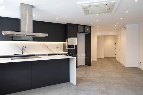 Lägenhet till salu i Barcelona, Spanien 3 sovrum, 121 kvm. Nr. 161444 - foto 6