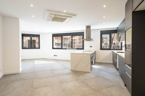 Lägenhet i Barcelona, Spanien 3 sovrum, 121 kvm. Nr. 161444