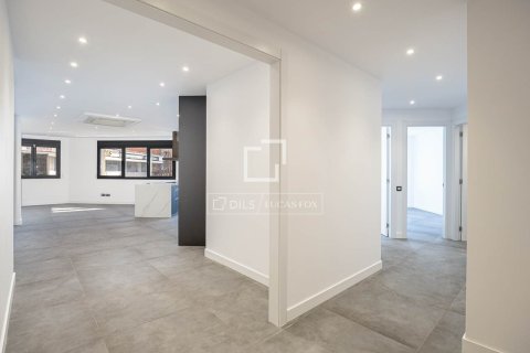 Lägenhet till salu i Barcelona, Spanien 3 sovrum, 121 kvm. Nr. 161444 - foto 9