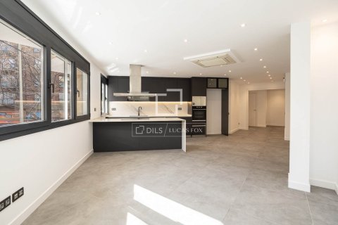 Lägenhet till salu i Barcelona, Spanien 3 sovrum, 121 kvm. Nr. 161444 - foto 3