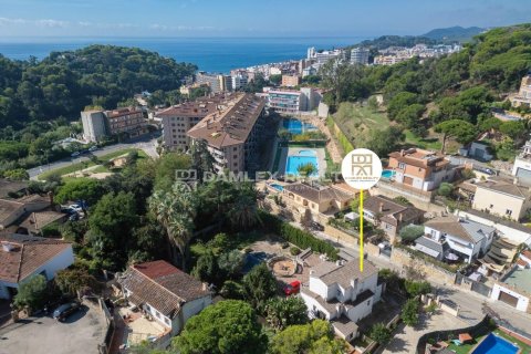 Villa à vendre à Lloret de Mar, Girona, Espagne, 6 chambres, 524 m2 No. 177125 - photo 2