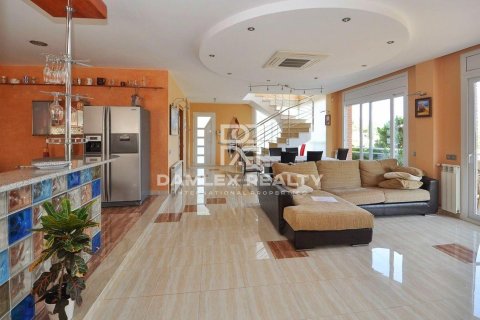 House à vendre à Lloret de Mar, Girona, Espagne, 4 chambres, 355 m2 No. 177128 - photo 10