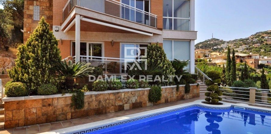 House à Lloret de Mar, Girona, Espagne 4 chambres, 355 m2 No. 177128