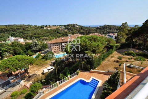 House à vendre à Lloret de Mar, Girona, Espagne, 4 chambres, 355 m2 No. 177128 - photo 2