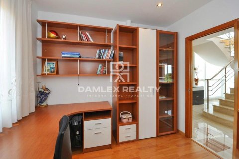 House à vendre à Lloret de Mar, Girona, Espagne, 4 chambres, 355 m2 No. 177128 - photo 16
