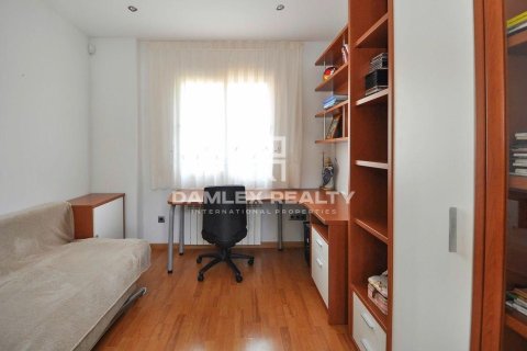 House à vendre à Lloret de Mar, Girona, Espagne, 4 chambres, 355 m2 No. 177128 - photo 15