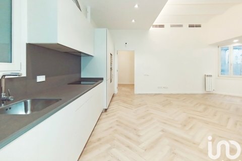 Продажа квартиры в Барселона, Испания 1 спальня, 70м2 №154164 - фото 3