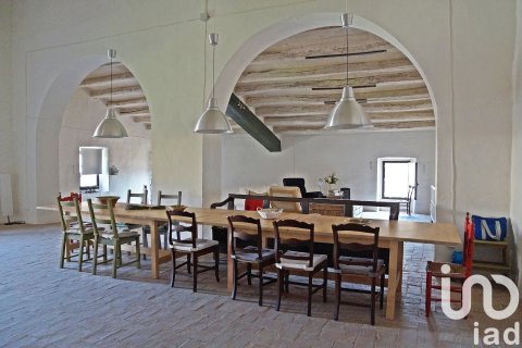 Hus till salu i Torroella de Montgri, Girona, Spanien 12 sovrum, 2062 kvm. Nr. 153363 - foto 7