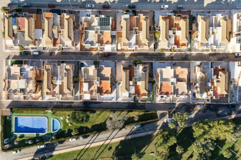 Kamienica w Torrevieja, Alicante, Hiszpania 4 sypialnie, 71 mkw. nr 146080 – zdjęcie 16