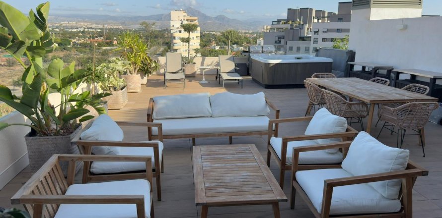 Penthouse in Alicante, Spain 3 bedrooms, 110 sq.m. No. 165733