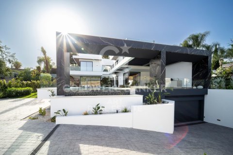 Villa for sale in Benahavis, Malaga, Spain 6 bedrooms, 1182 sq.m. No. 157668 - photo 4