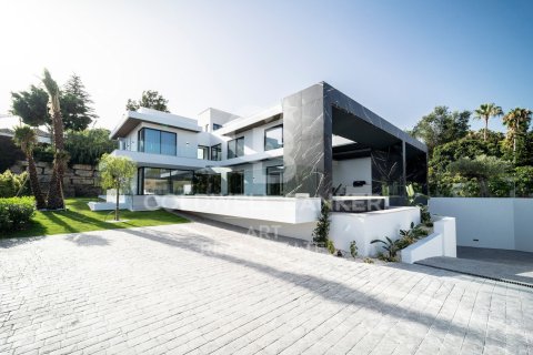 Villa for sale in Benahavis, Malaga, Spain 6 bedrooms, 1182 sq.m. No. 157668 - photo 3