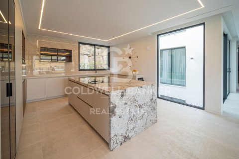 Villa for sale in Benahavis, Malaga, Spain 6 bedrooms, 1182 sq.m. No. 157668 - photo 12