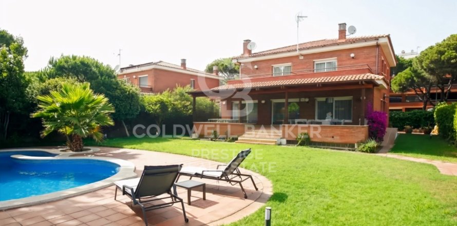 Casa a Gava, Barcelona, Spagna 6 camere da letto, 494 mq. N° 157665
