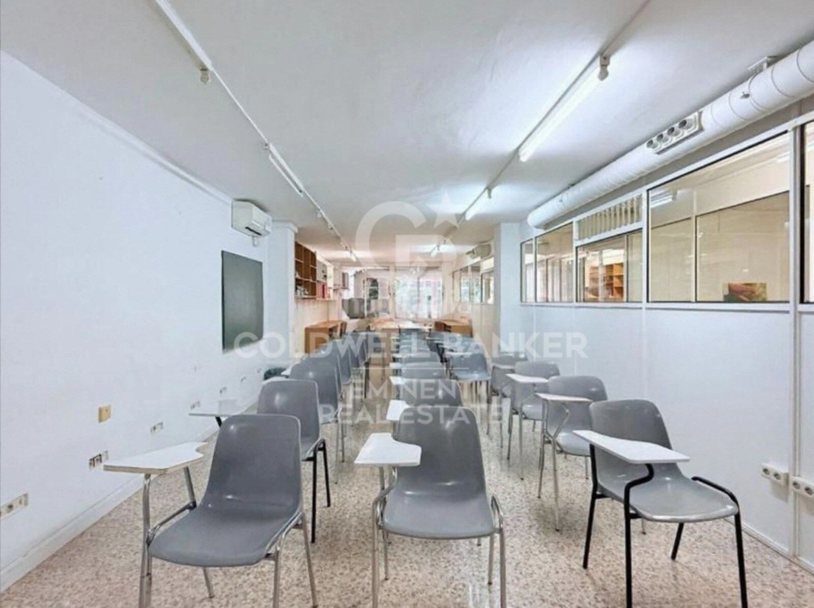 Commercial property à Barcelona, Espagne 767 m2 No. 179043