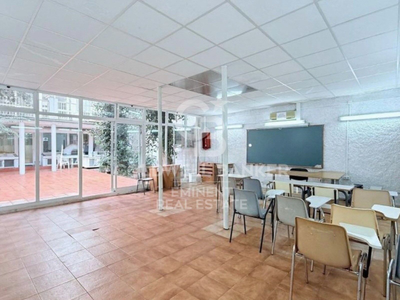 Commercial property à Barcelona, Espagne 767 m2 No. 179043