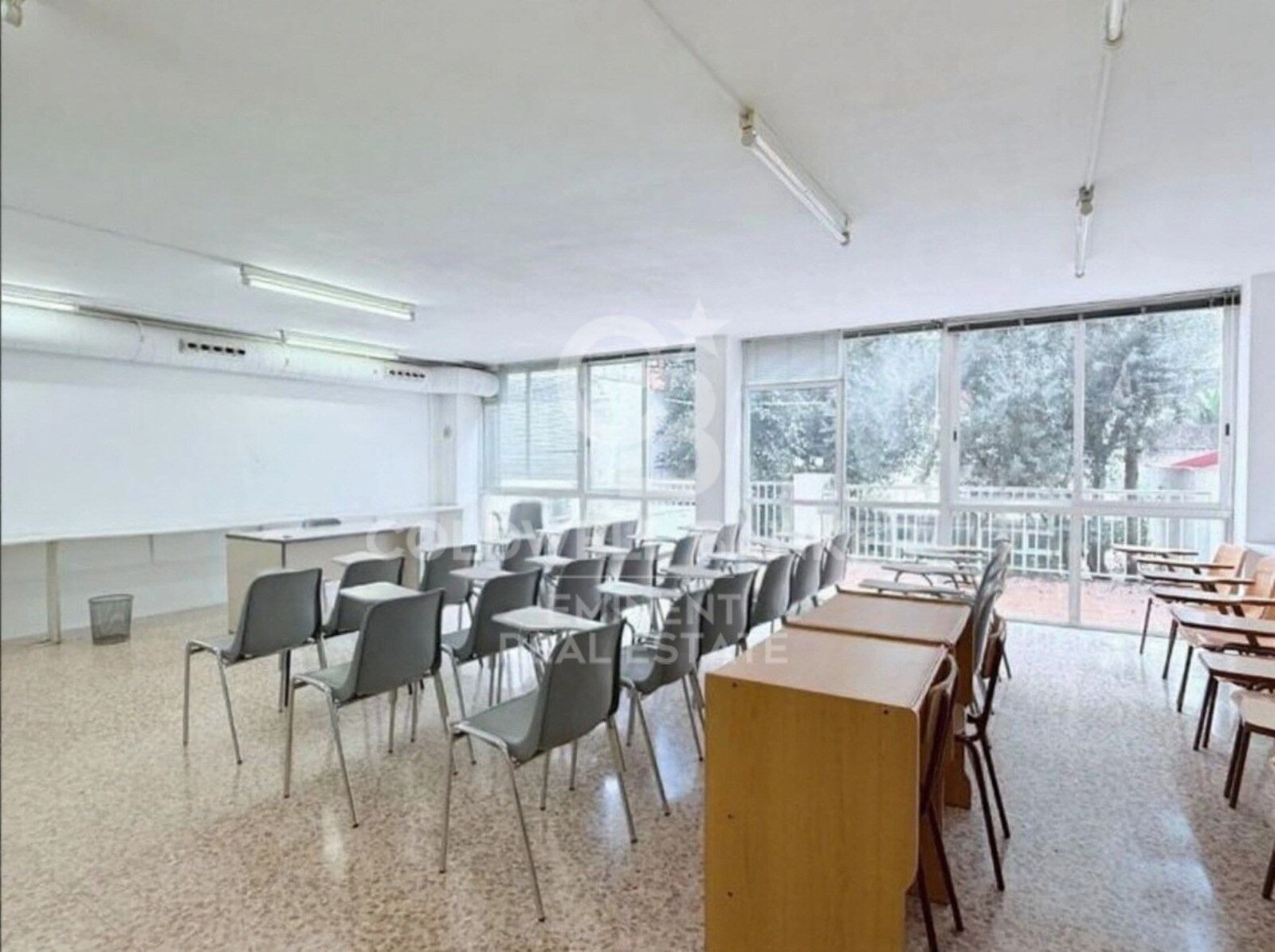 Commercial property à Barcelona, Espagne 767 m2 No. 179043