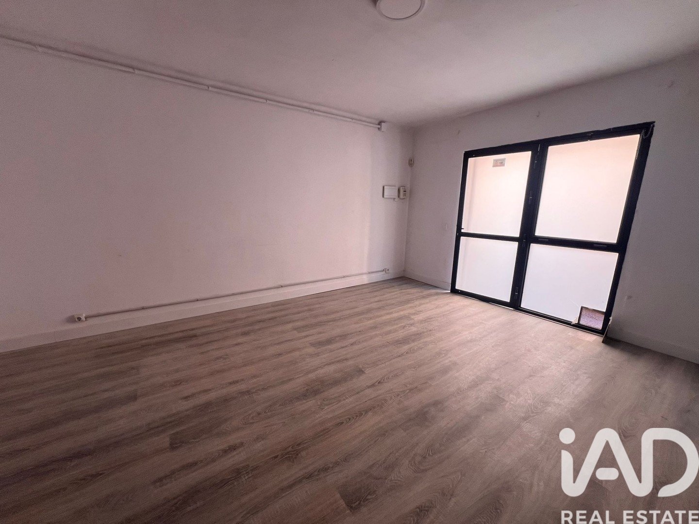 Commercial property in Badalona, Barcelona, Spain 1 bedroom, 40 sq.m. No. 184865