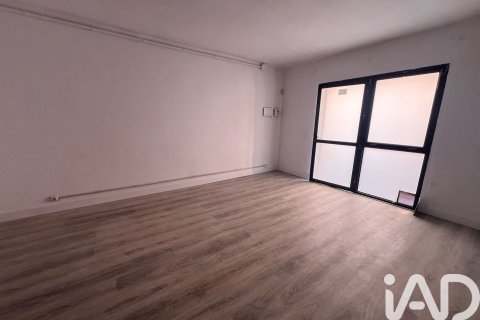 Commercial property for sale in Badalona, Barcelona, Spain 1 bedroom, 40 sq.m. No. 184865 - photo 4