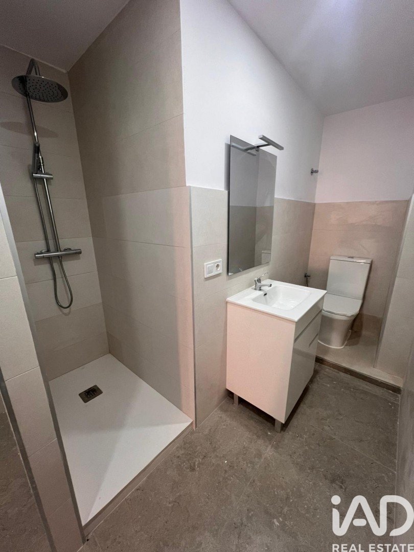 Commercial property in Badalona, Barcelona, Spain 1 bedroom, 40 sq.m. No. 184865