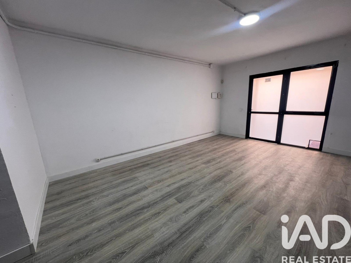 Commercial property in Badalona, Barcelona, Spain 1 bedroom, 40 sq.m. No. 184865